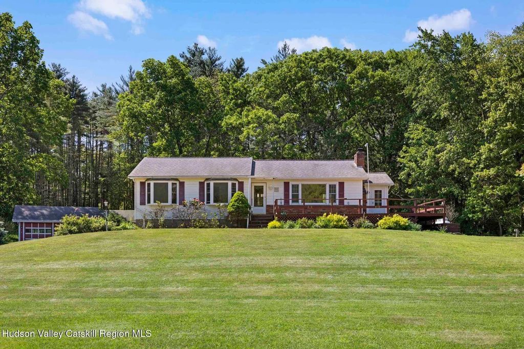 94 Chestnut Hill Road, Woodstock