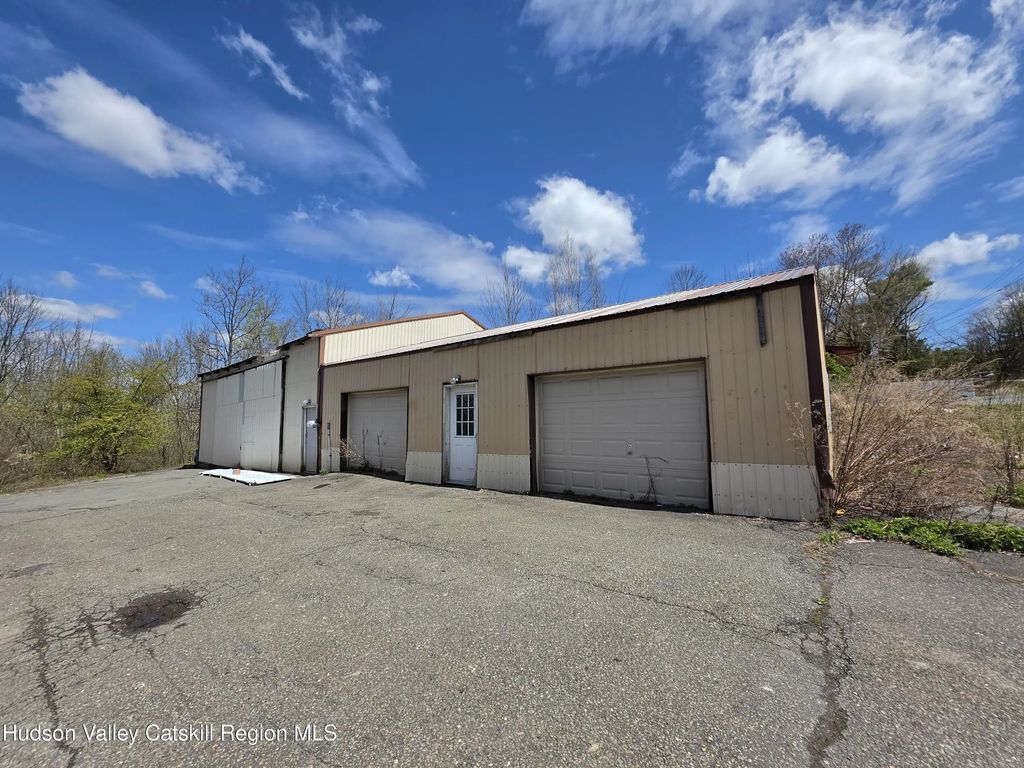 852 New York 17b, Monticello