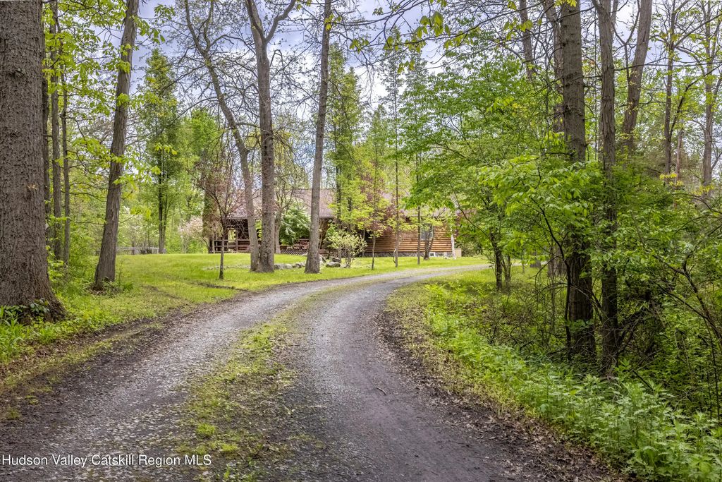 213 Huguenot Street, New Paltz