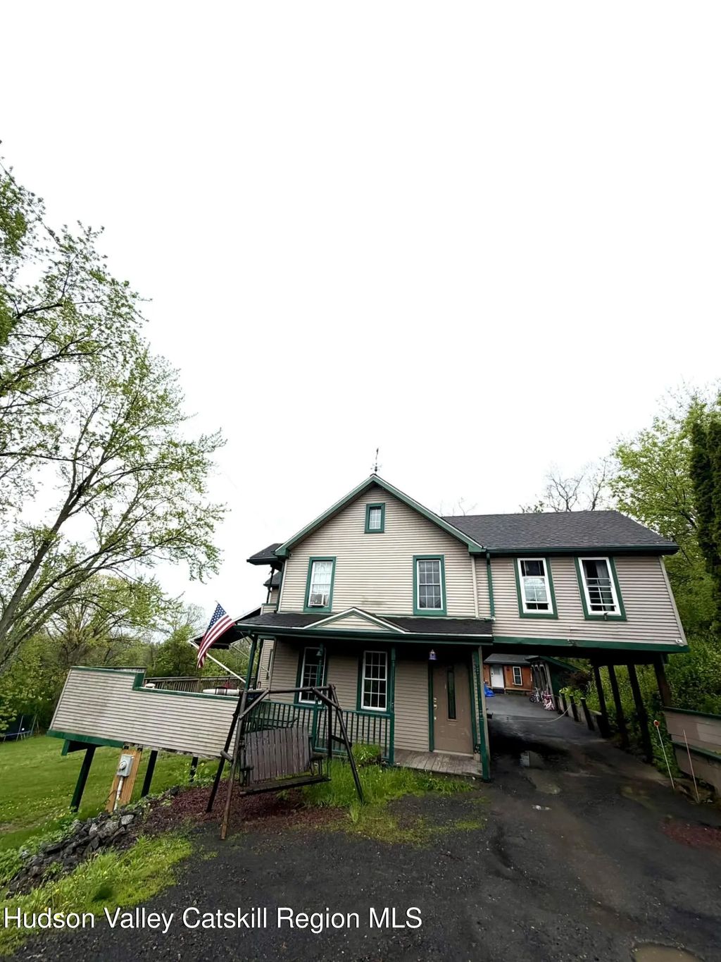 249 New York 81, Coxsackie