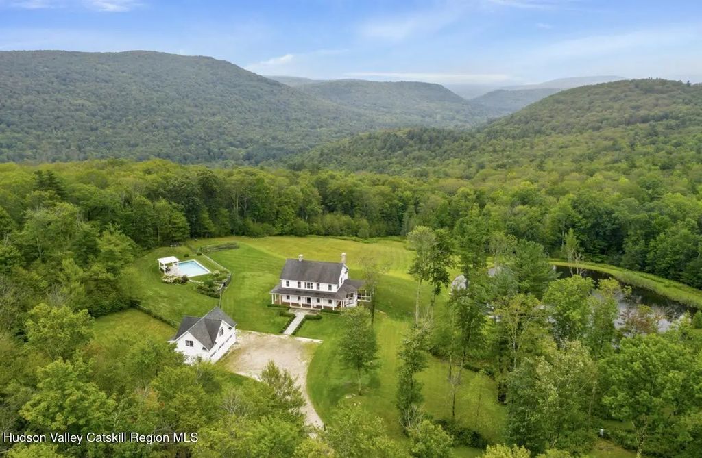 470 Harrington Drive, Austerlitz