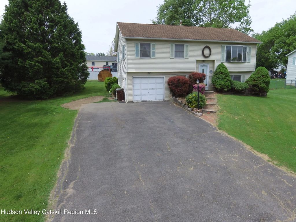 72 Magnolia Circle, Ravena