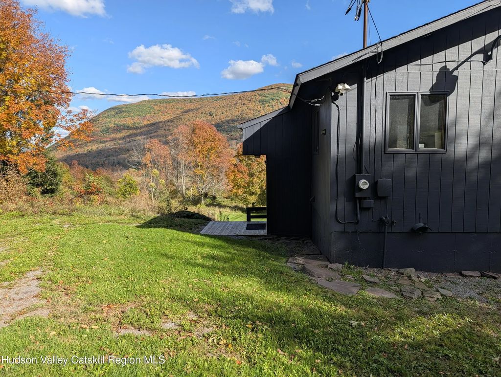 222 Upper Gorge View Lane, Roxbury