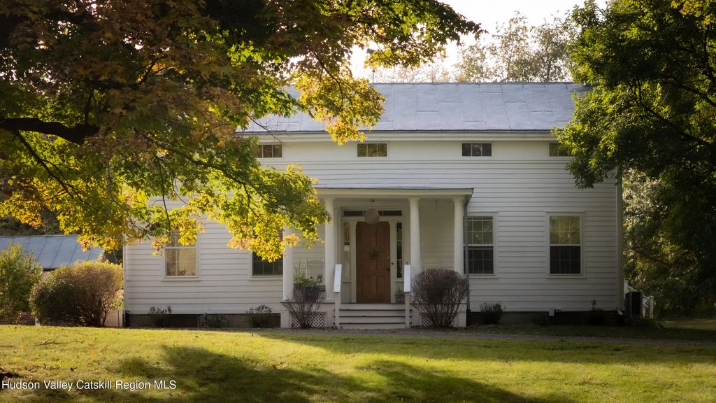 210 Middle Road, Hudson