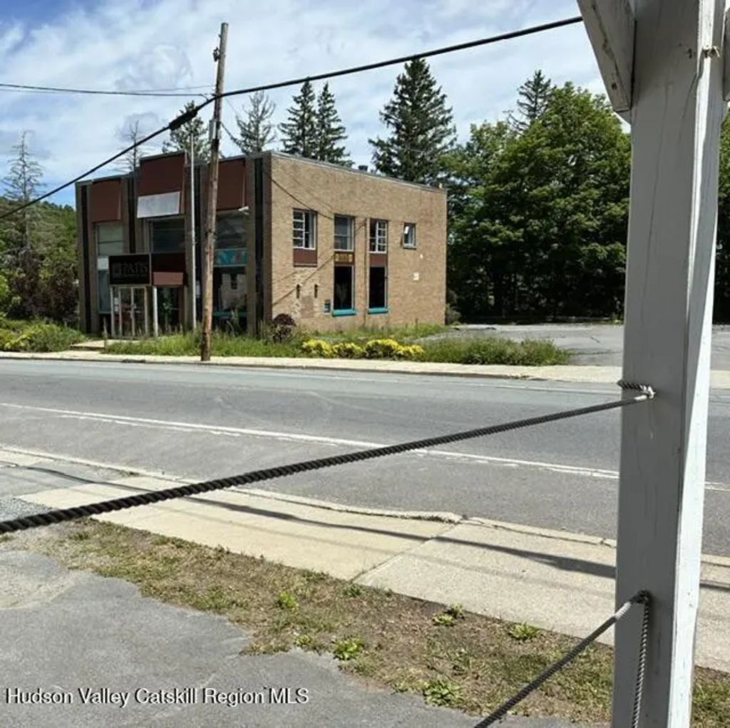 13 Broadway, Woodridge