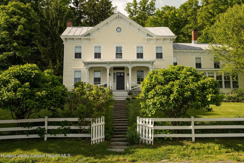 132 Decker Road, Gallatin