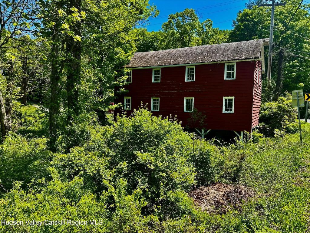 73 N Creek Road, Staatsburg