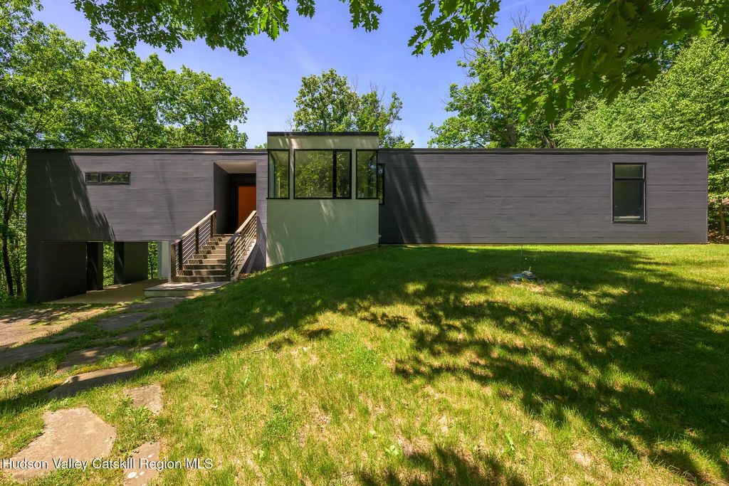 312 Sky Farm Road, Copake