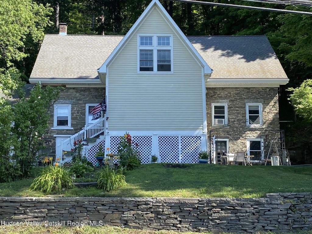 696 Sawkill Road, Kingston