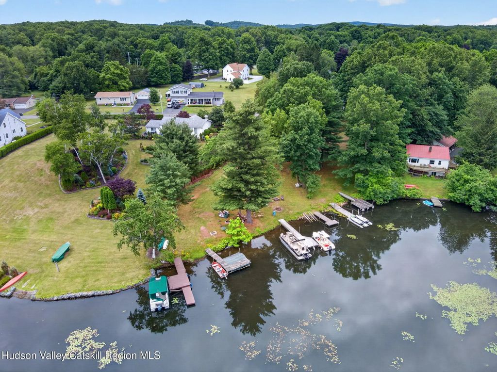 28 Lakeview Drive, Valatie