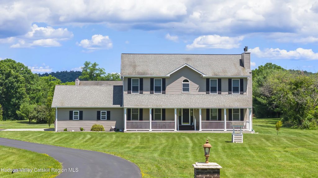 311 Middle Road, Hudson