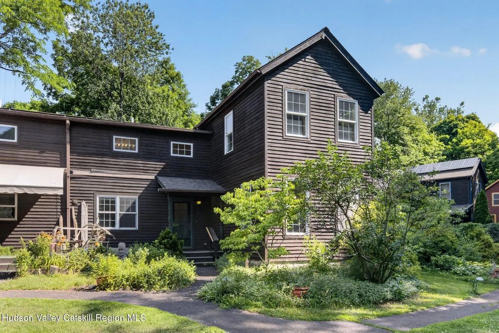 2 Cantines Island Lane, Saugerties