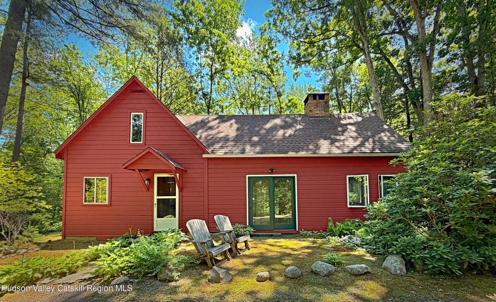104 Dewitt Mills Road, Hurley