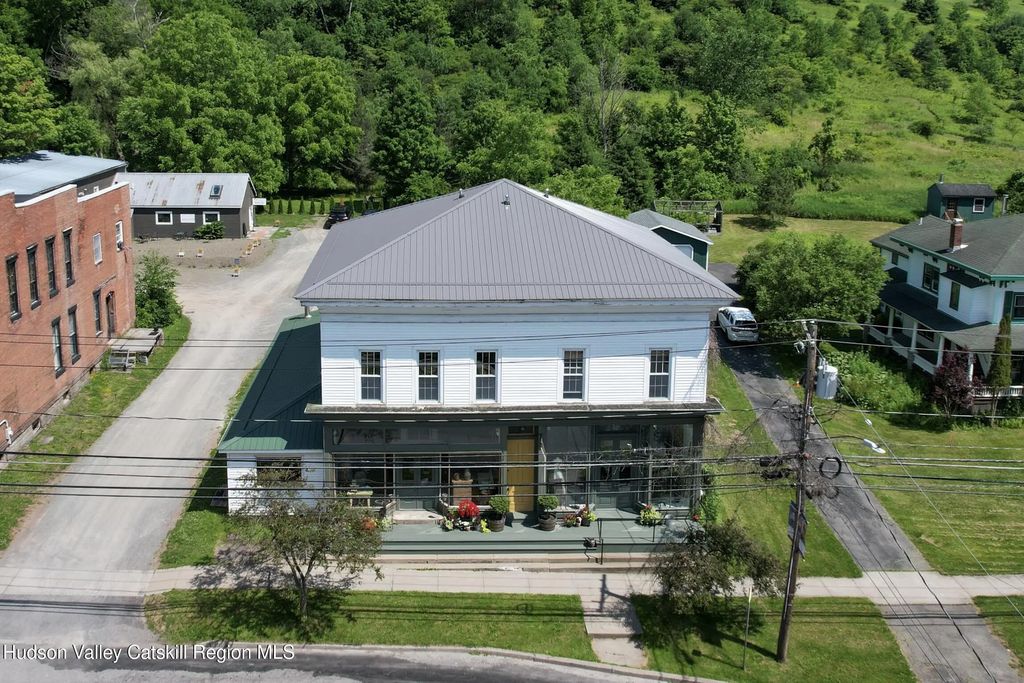 422 Main Street, Franklin