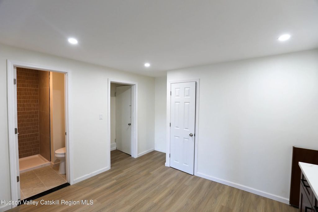 184-186 Broadway 2c, Port Ewen