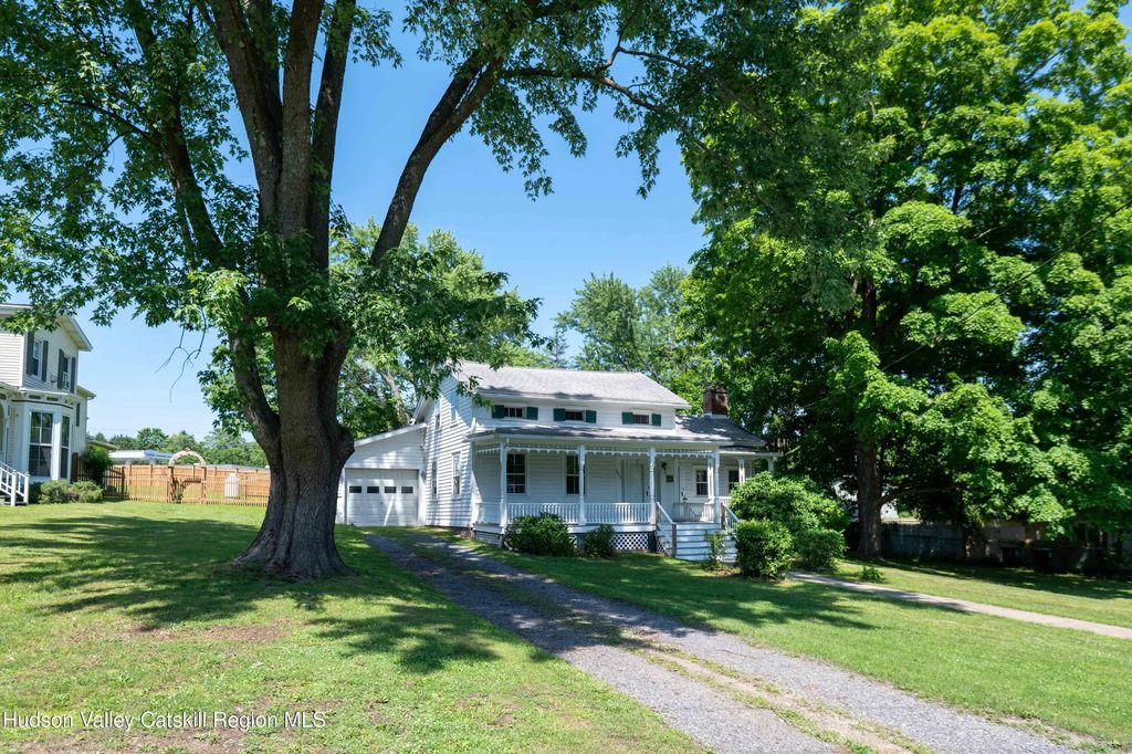 1402 Albany Avenue, Valatie