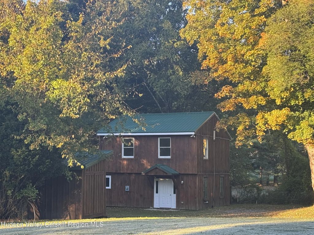 9165 New York 22, Copake