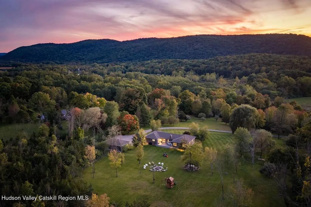 382 Leedsville Road, Amenia