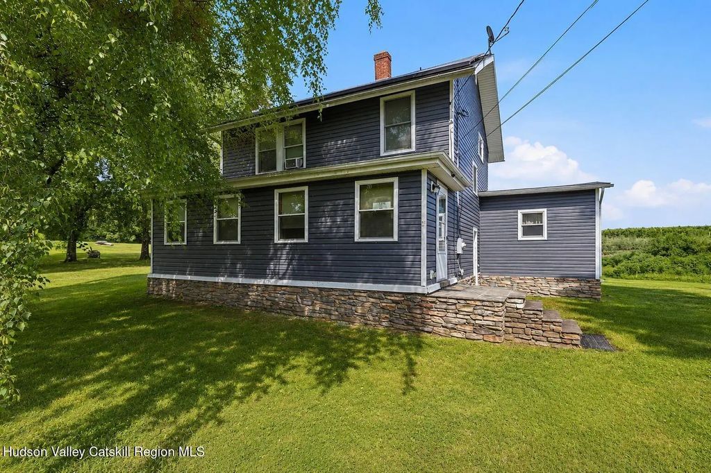 740-742 Lattintown Road, Milton