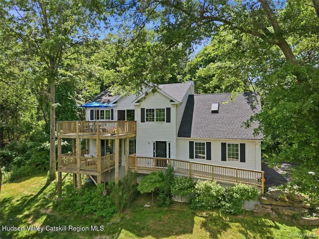 15 Meadow Drive, Red Hook