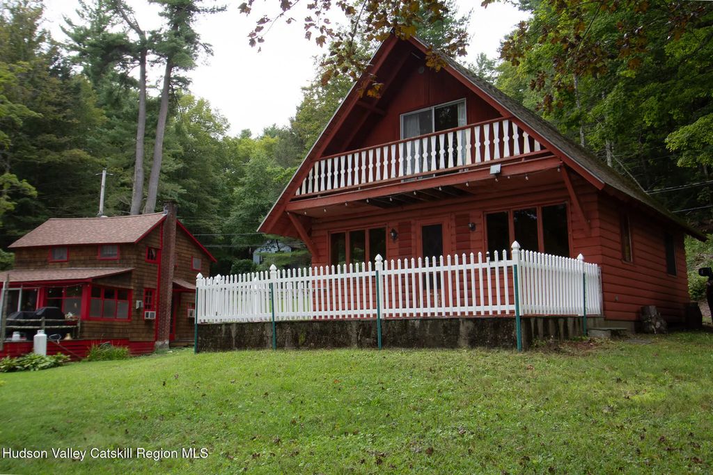 24 Paige Road, Canaan