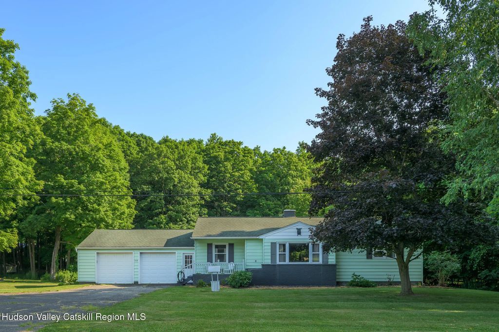 705 County Route 32, North Chatham