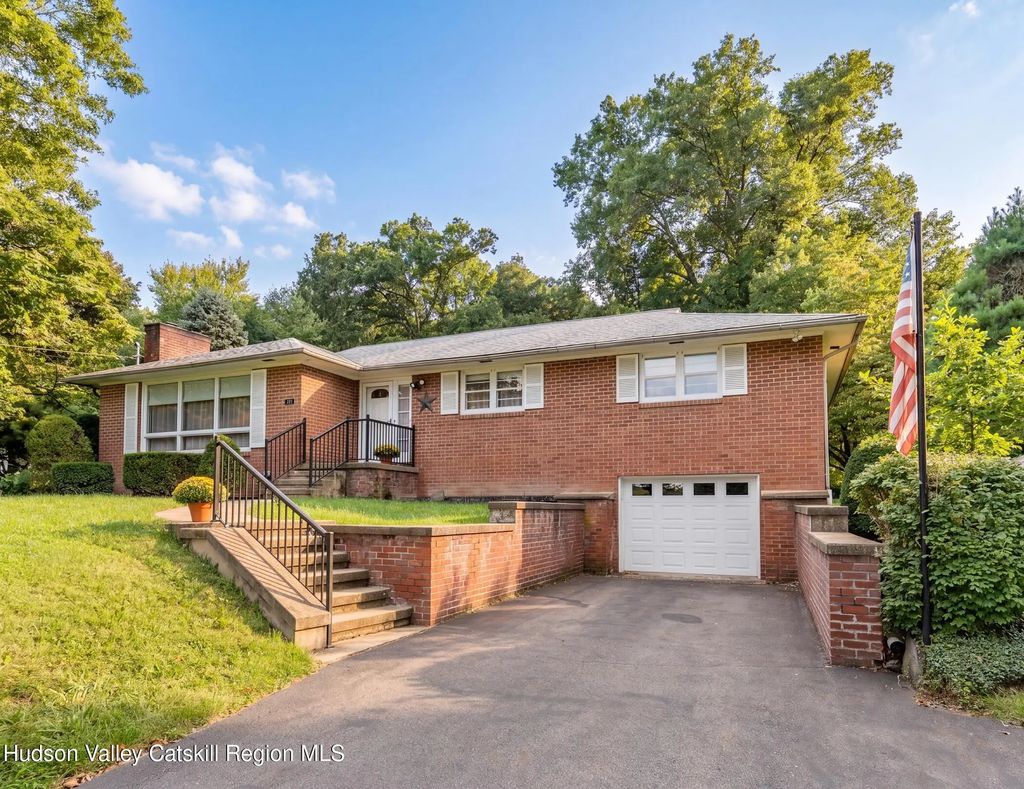109 Main Street, Lake Katrine