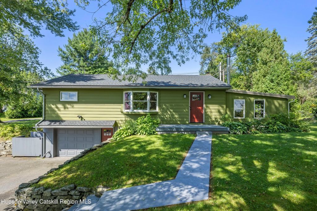 670 Blue Hill Road, Hudson
