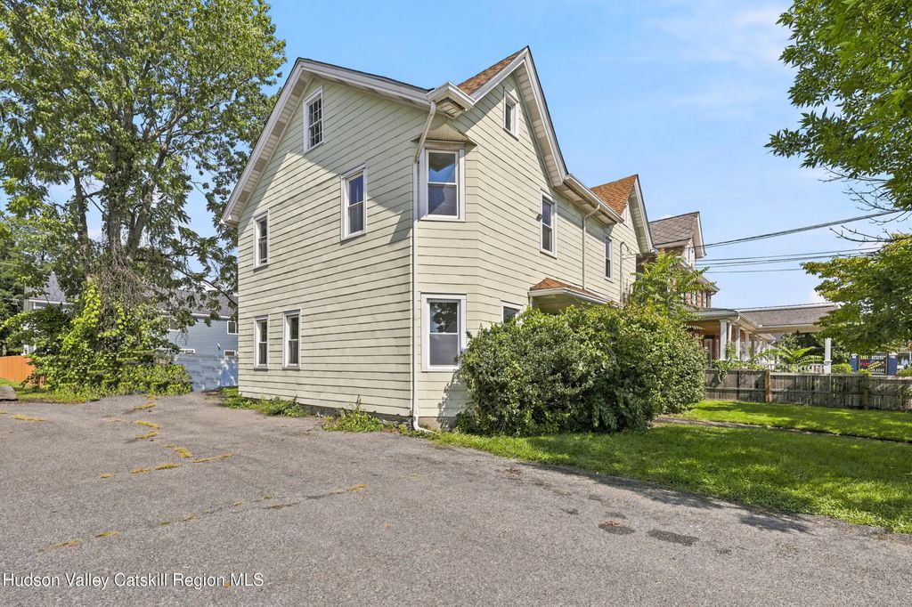 407 Albany Avenue, Kingston
