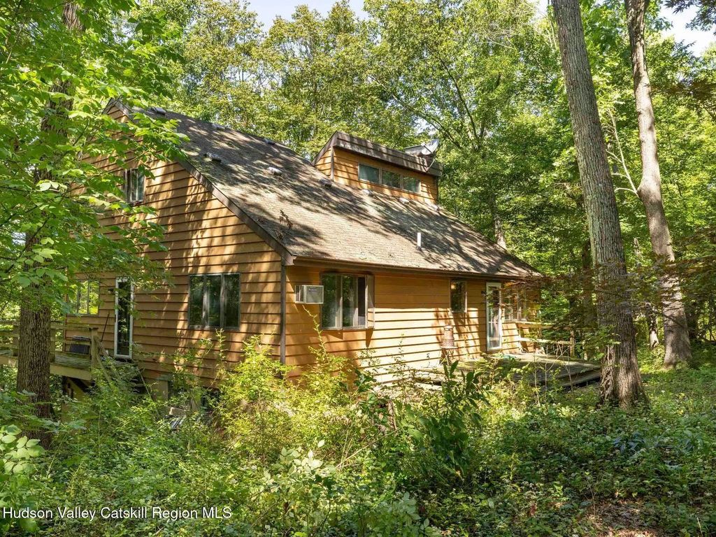 9 Watch Hill Road, New Paltz