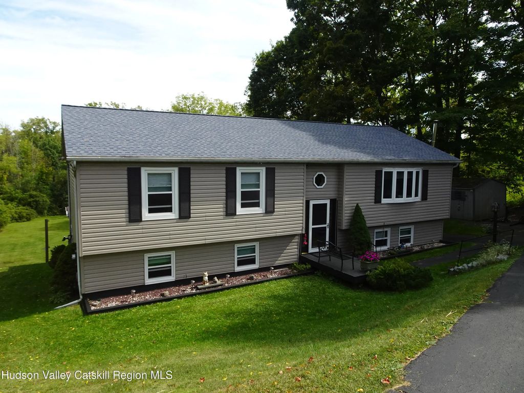 145 Viewmont Road, Germantown