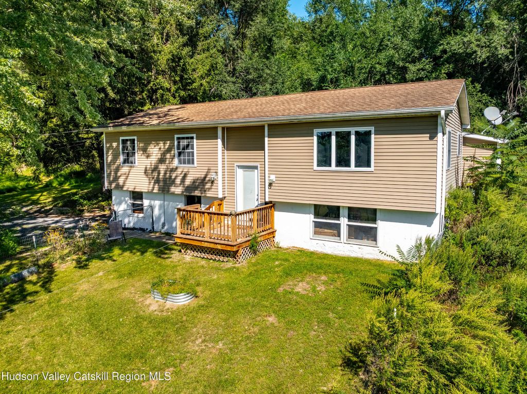 2226 County Route 27, Hudson