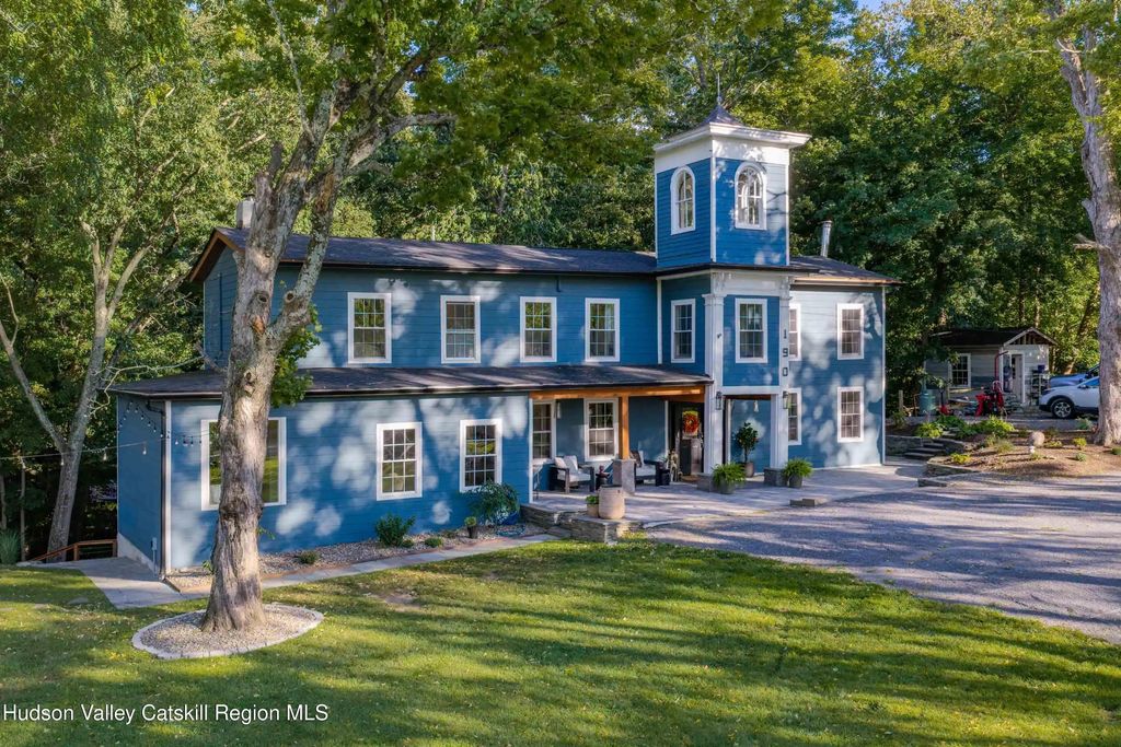 190 Leggs Mills Road, Lake Katrine