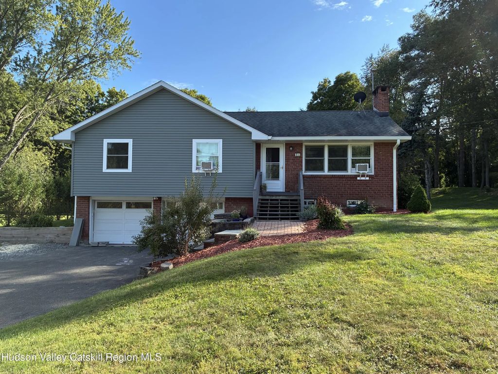 18 Aspinwall Road, Red Hook