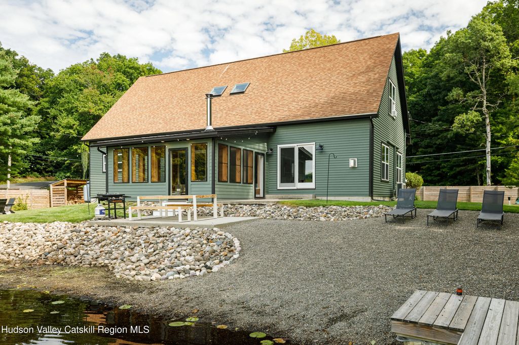 36 Hollow Road, Elizaville