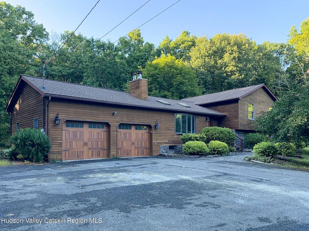 532 Plutarch Road, Highland