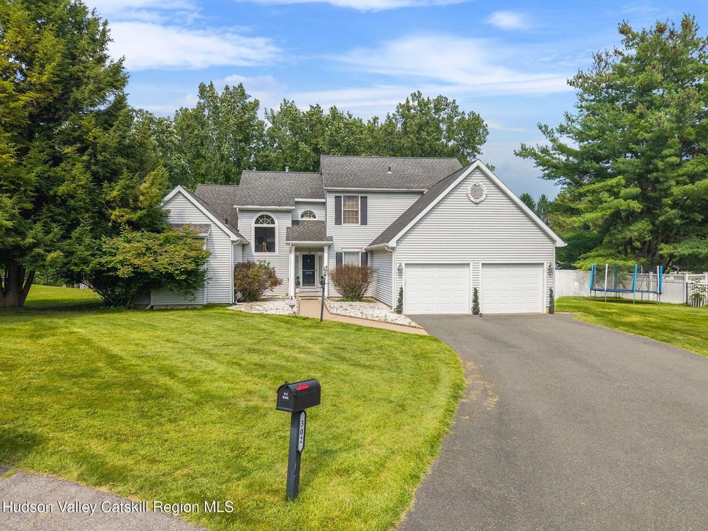 302 Quidor Court, Guilderland