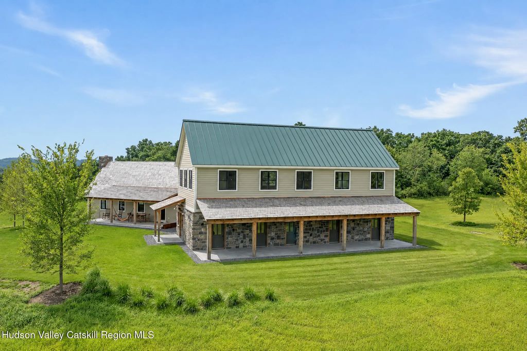 1105 East Ancram Road, Ancramdale
