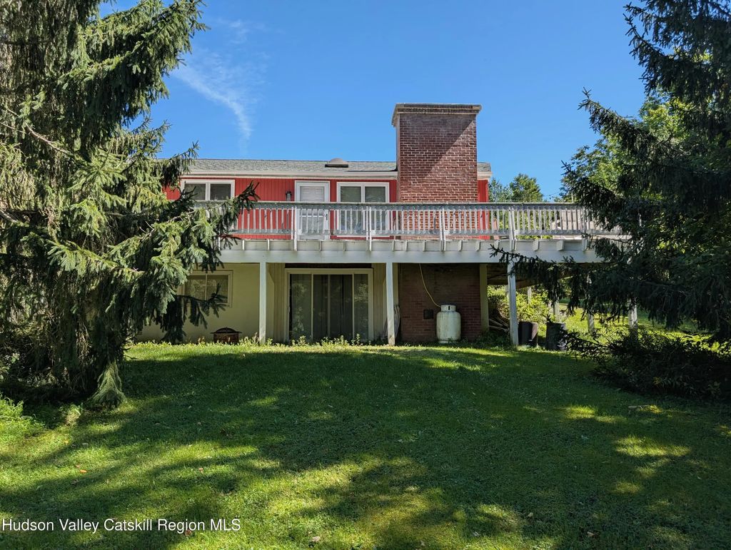 860 County Road 17, Jewett