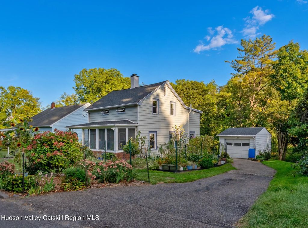 140 Linderman Avenue, Kingston