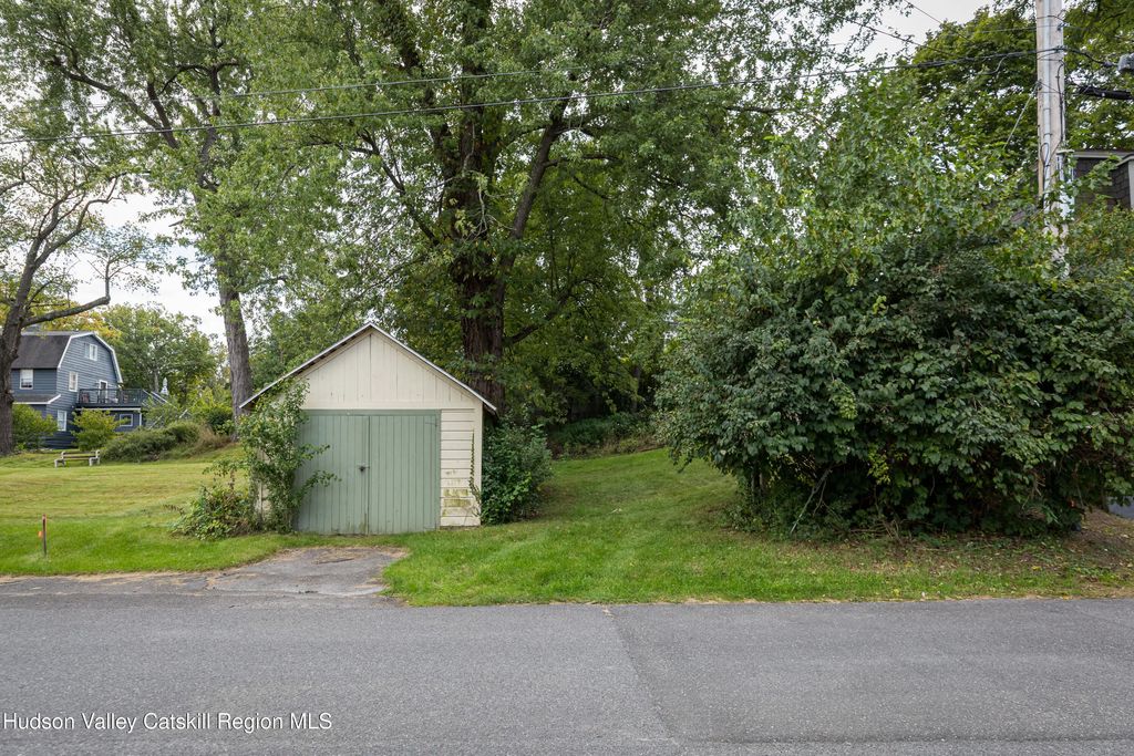 719 Second Avenue, Kingston