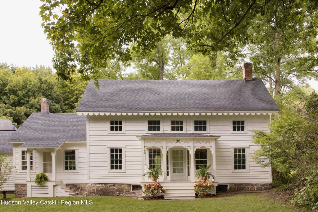 16 Bachus Road, Hudson