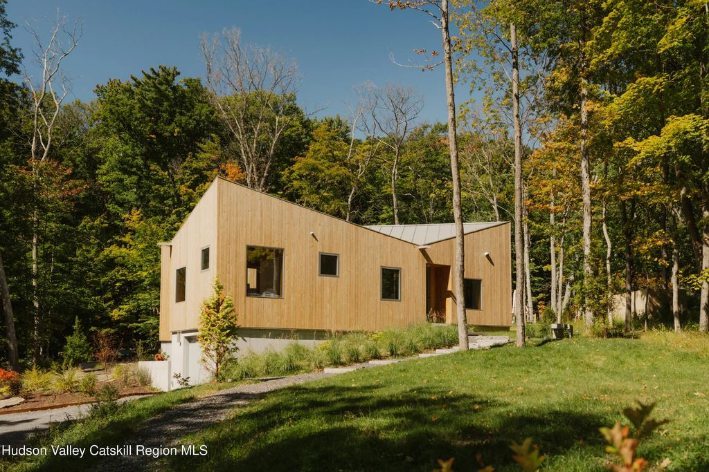 760 Ohayo Mountain Road, Glenford