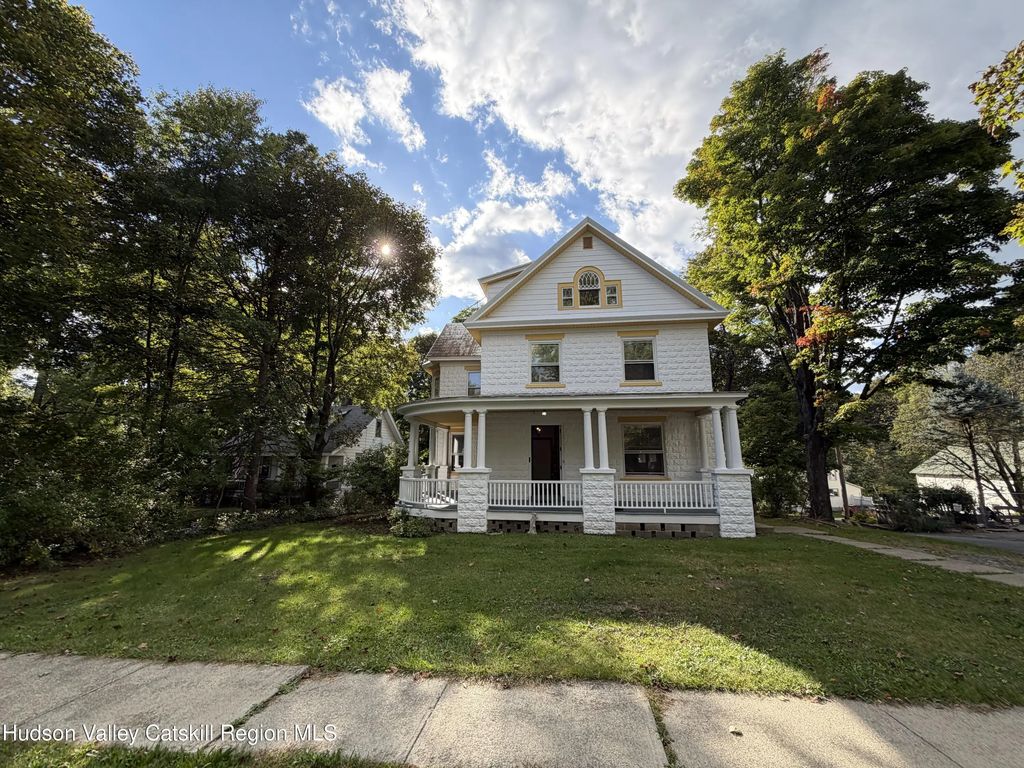 22 Maple Avenue 2, Philmont