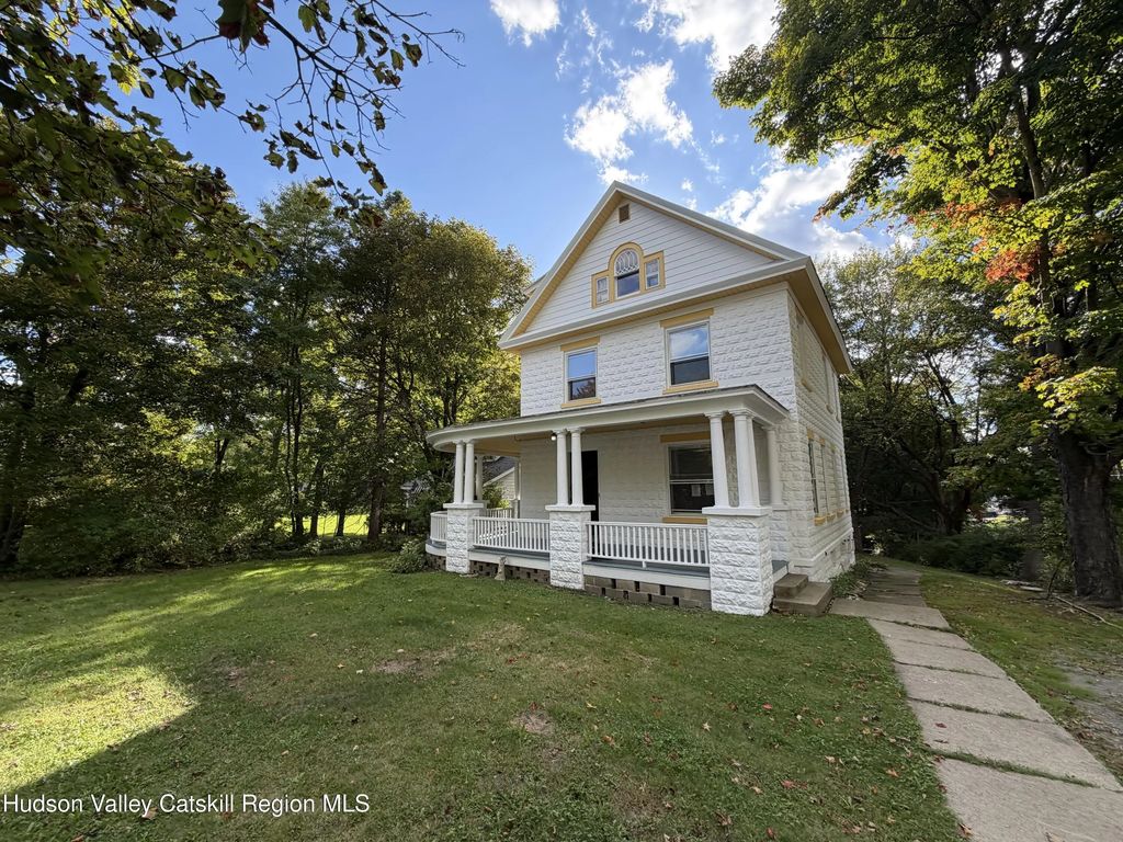 22 Maple Avenue 3, Philmont