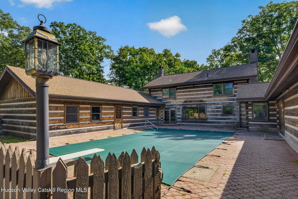498 Rossway Road, Pleasant Valley
