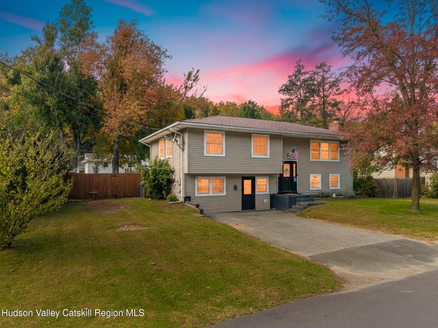 30 Willow Road, Saugerties