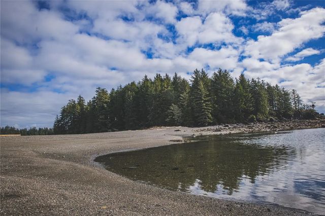 2 of 42 - 0 Francis Island, Ucluelet, BC