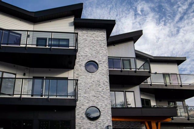 1 of 22 - 4474 Wellington Rd 301, Nanaimo, BC