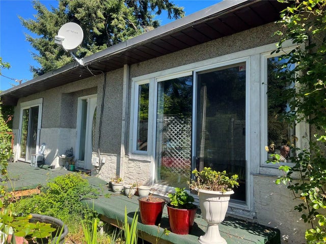 1 of 5 - 2130 Estevan Rd, Nanaimo, BC